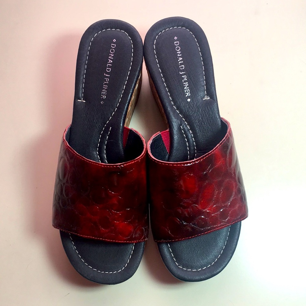 Donald Pliner Safari red wedge